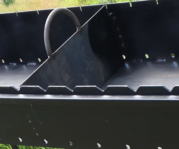 Мангал із дахом і дровницею на 20 шампурів 4 мм MД20-4D фото